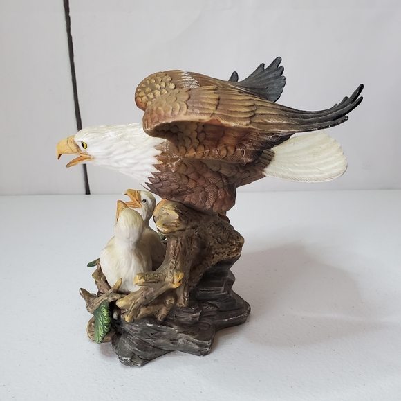 *SOLD* Ceramic Bald Eagle & Eaglets Nesting Statue - Picture 9 of 12